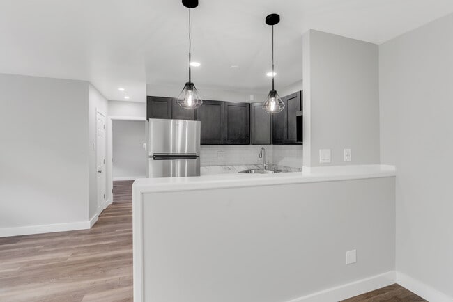 Building Photo - Primavera Square