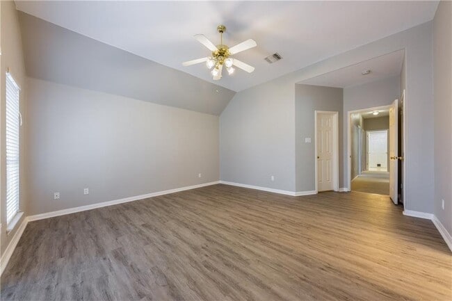 Building Photo - 15831 W Dorman Dr