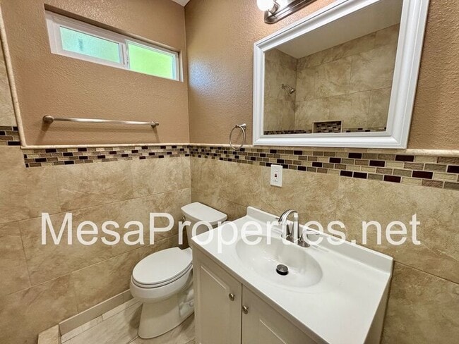 Building Photo - 16059 Iris Dr