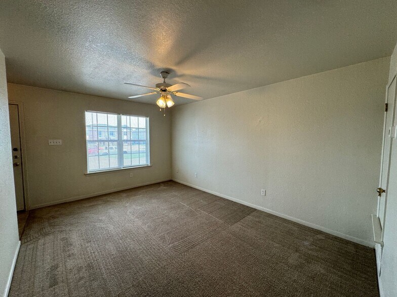 Building Photo - 404 Brittney Way