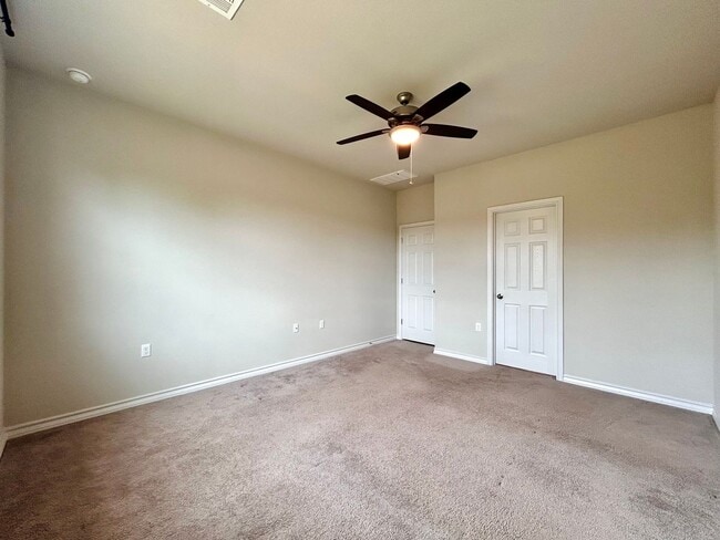 Building Photo - 12012 Saddle Rock Dr