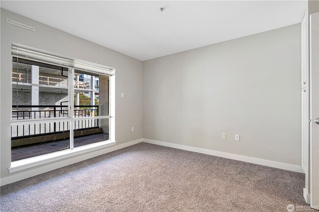 Building Photo - Top-Floor Condo with Office/Den + Private ...