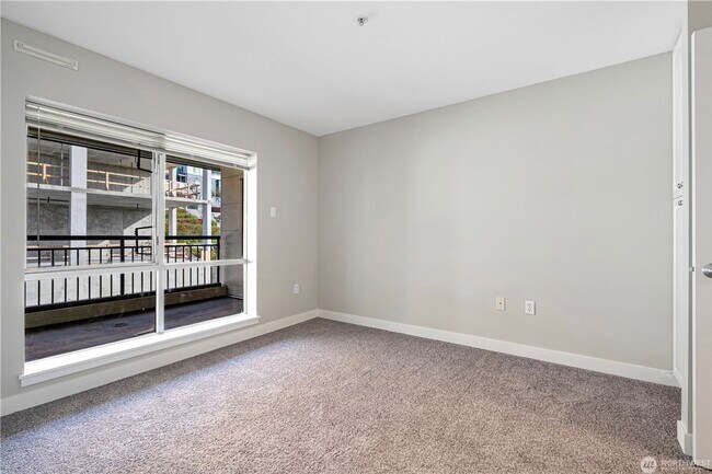 Building Photo - Top-Floor Condo with Office/Den + Private Balcony in the Heart of Seattle