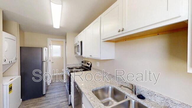 Building Photo - 2409 E St Vrain St