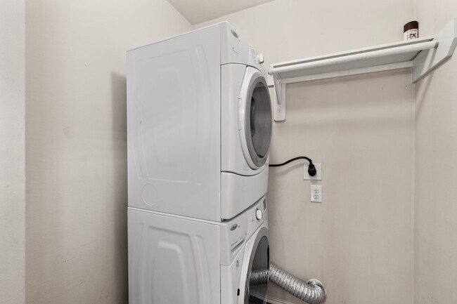 Building Photo - 1710 Redwing Cove Dr