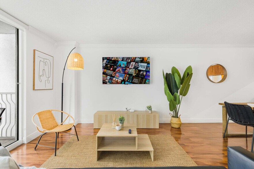 Building Photo - 1 SE 12th St