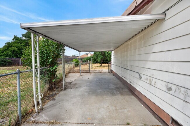 Building Photo - Charming 3-Bed Gem in Sacramento