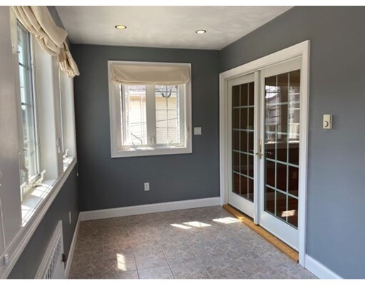 Building Photo - 39 Century St