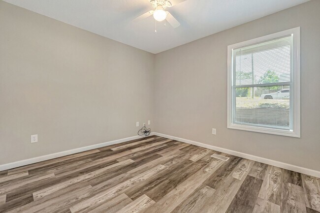 Building Photo - Charming 2-Bedroom, 2-Bath Home in the Hea...