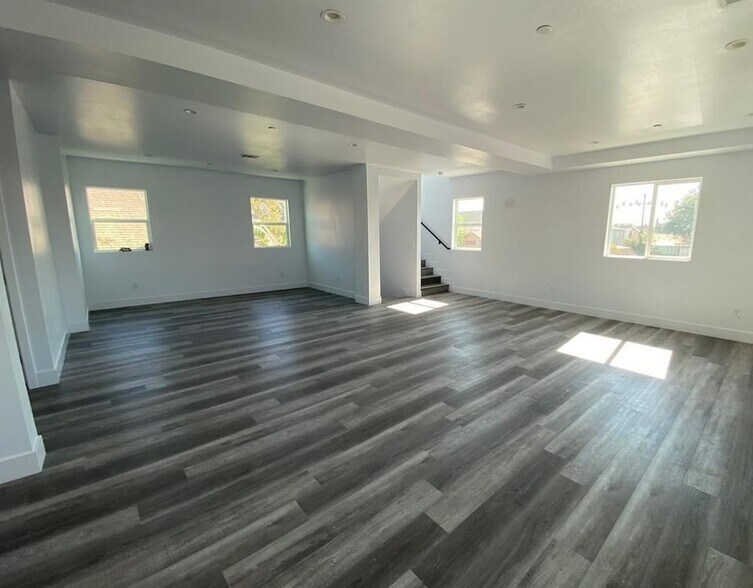 Building Photo - 789 E 41st Pl