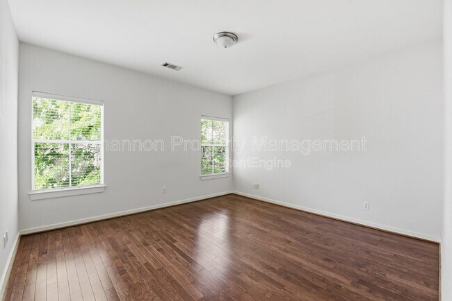 Building Photo - 4424 Blossom St