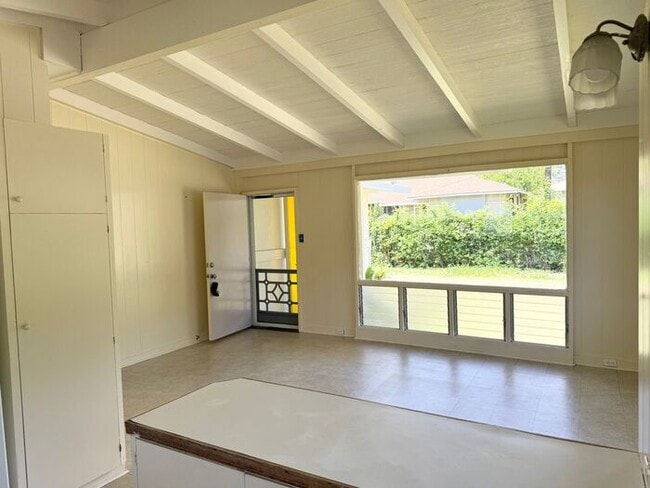 Building Photo - Pauoa Valley - 3 bedroom 1 bath house w/un...