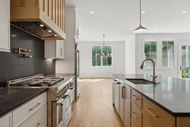 Building Photo - 85 Brookwood Terrace