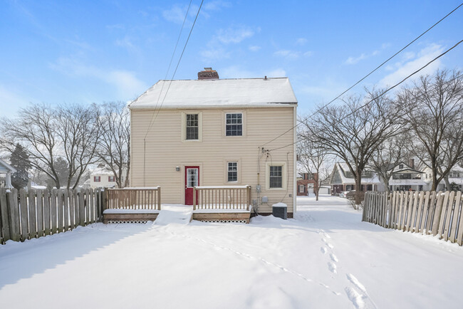 Building Photo - 3-Bedroom Home in Shaker Heights, OH