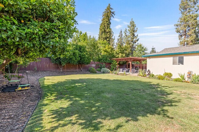 Building Photo - 2018 W Los Altos Ave