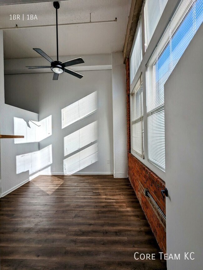 Building Photo - 934 Broadway Blvd