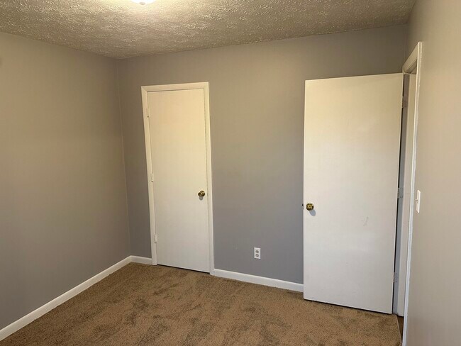 Building Photo - 1186 Merewood Dr