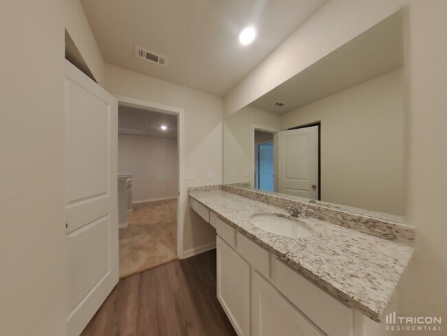 Building Photo - 1300 Deutz Dr