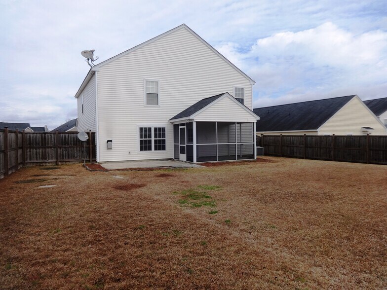 Building Photo - 405 Crystal Oaks Ln