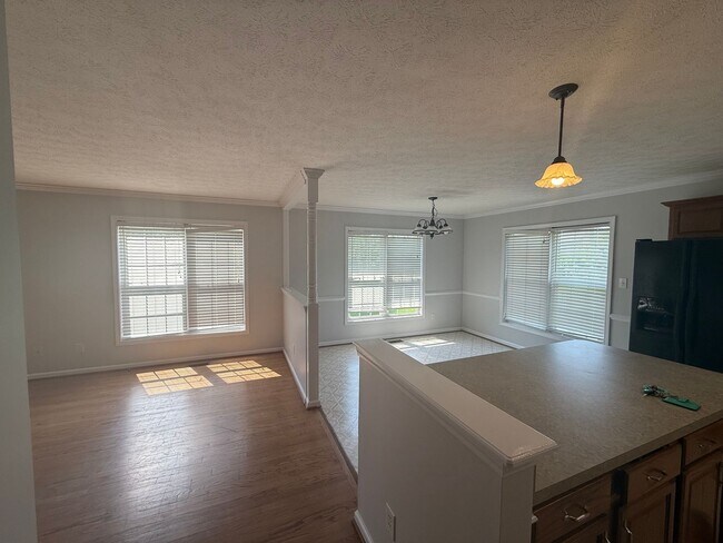 Building Photo - Great Location - Great Neighborhood - Grea...