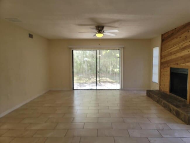 Building Photo - 7855 Pinehurst Dr