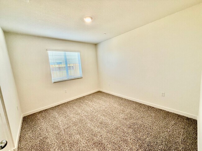 Building Photo - New home available now