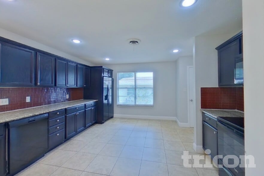 Building Photo - 5636 Wimbleton Way