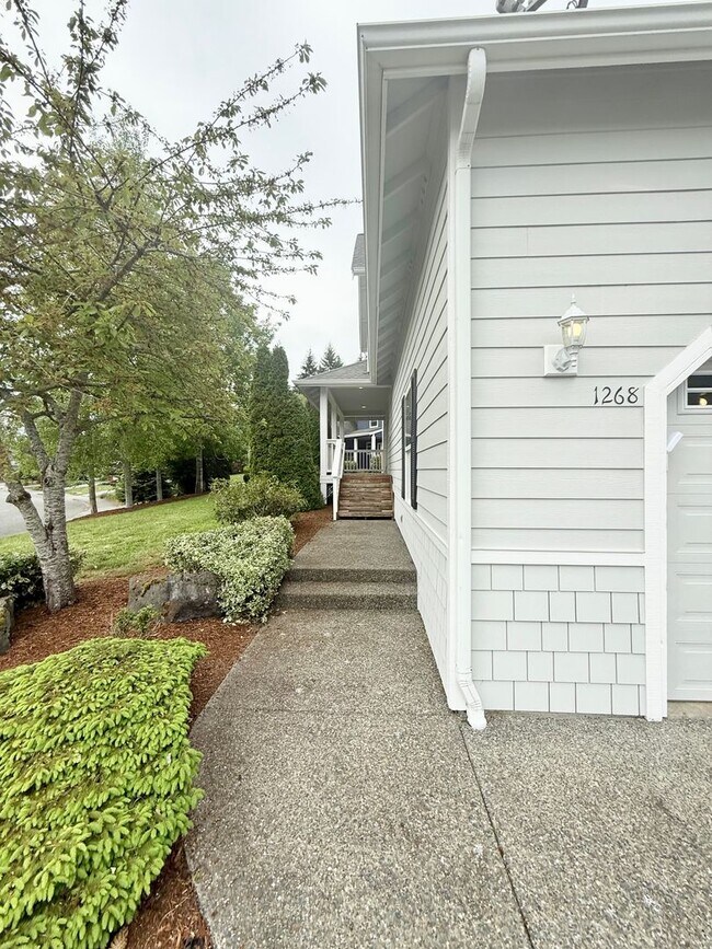 Building Photo - Poulsbo Forest Rock Hills neighborhood house.