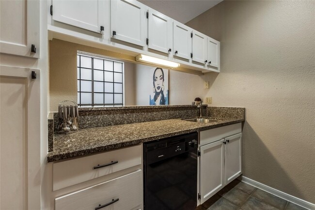 Building Photo - 8055 Cambridge St