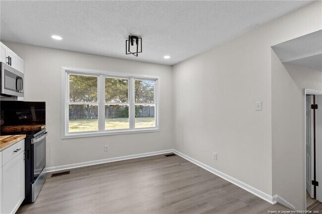 Building Photo - 714 Carnegie Dr