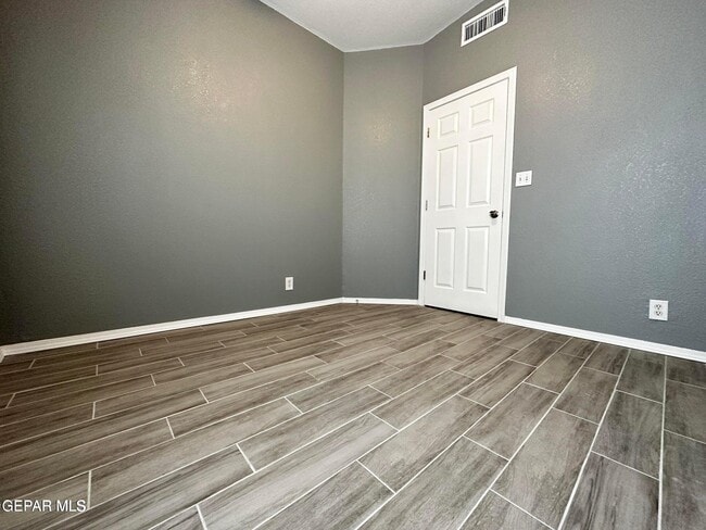 Building Photo - 421 Valle del Mar Dr