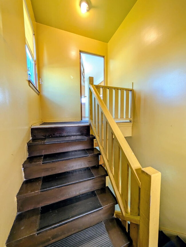 Building Photo - 5615 N Kimball Ave