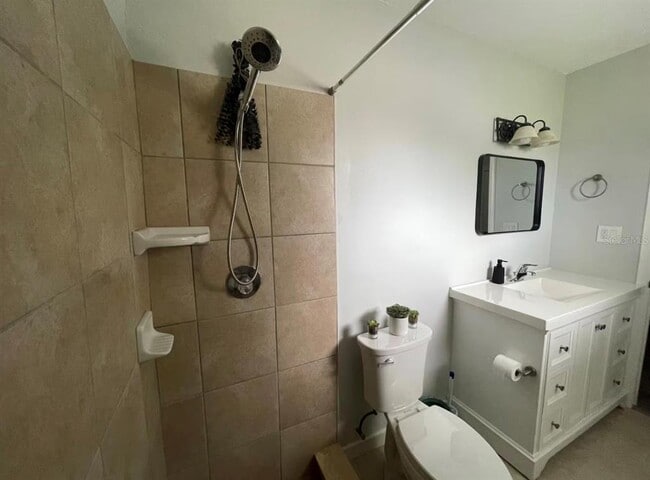 Building Photo - 16900 SW Lincoln St