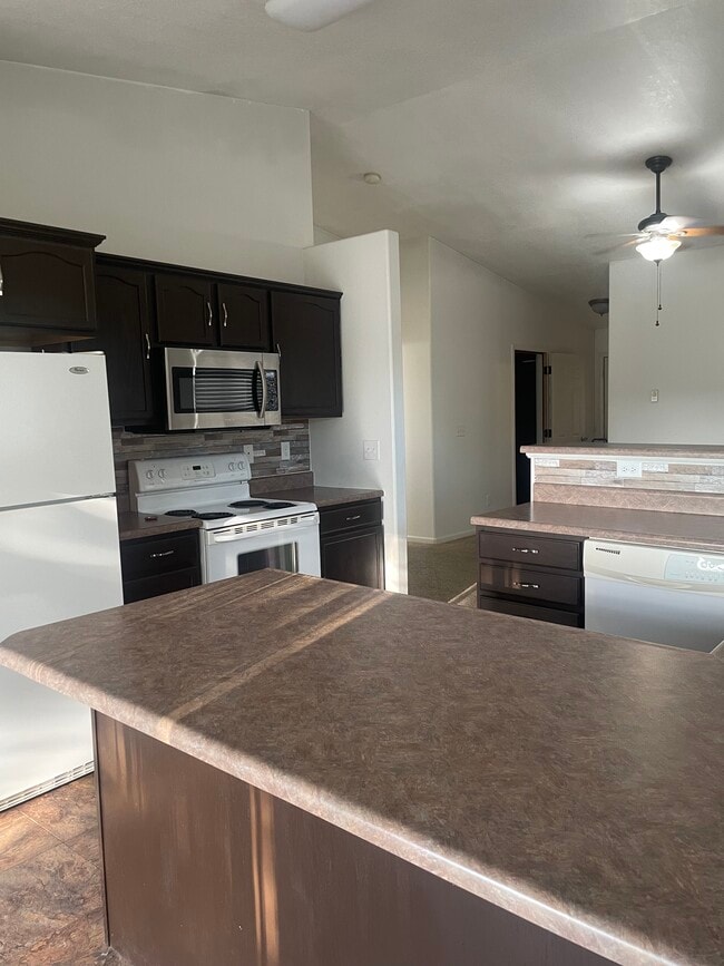 Building Photo - 1351 E Oakland St