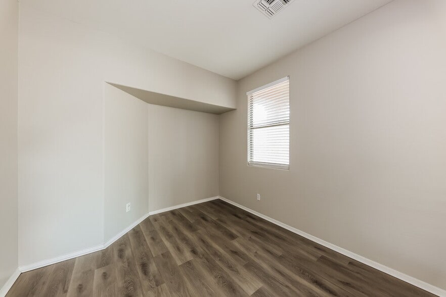 Building Photo - 7612 S 68th Dr