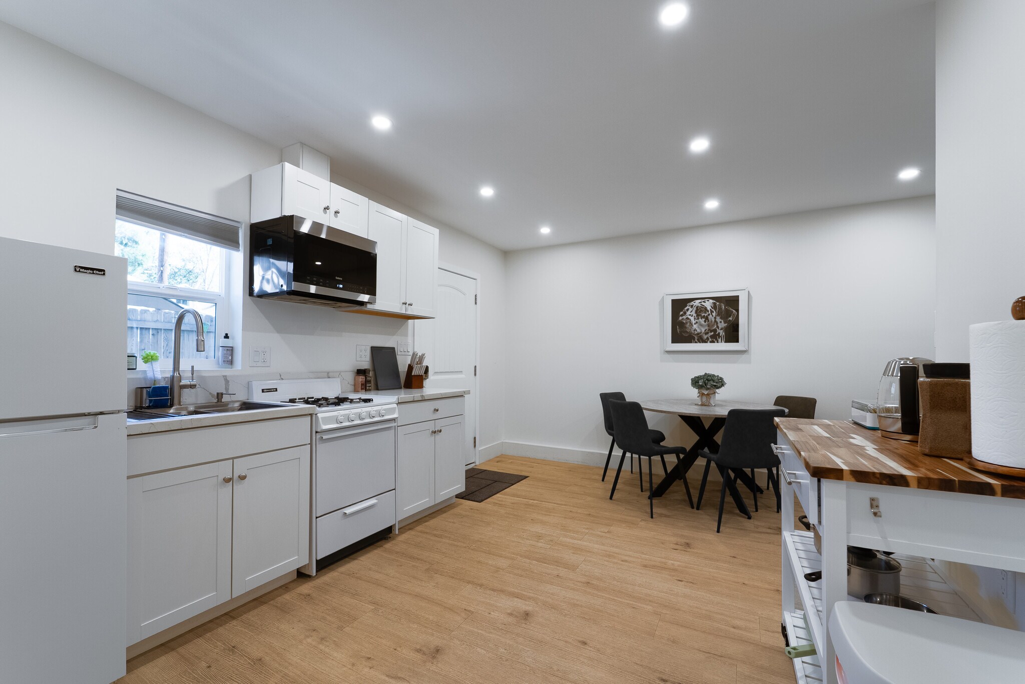 Building Photo - 7443 Jordan Ave