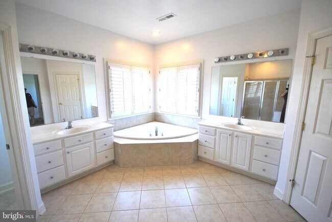 Building Photo - 5319 Kenzie Audrey Ct