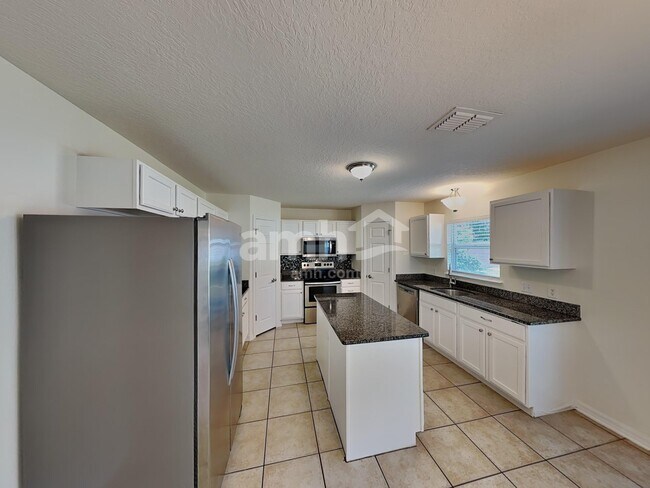 Building Photo - 544 Westcliffe Dr