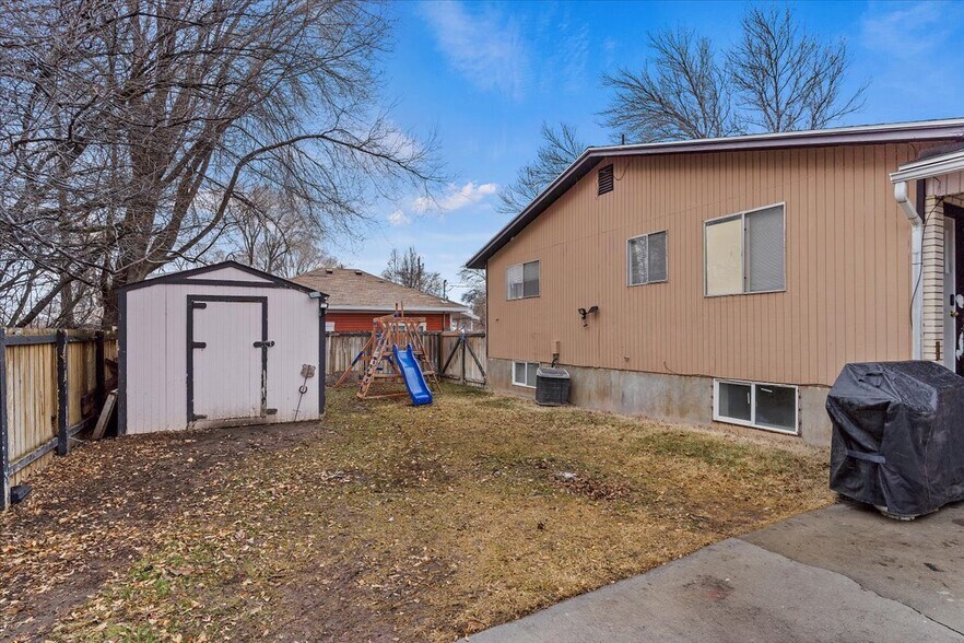 Building Photo - 813 15th St