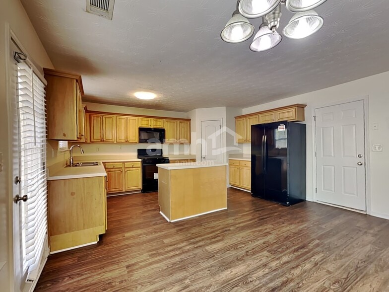 Building Photo - 247 River Pass Ct NE