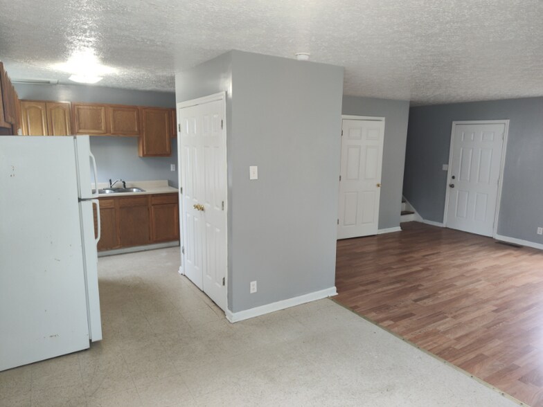 Building Photo - 14 N Ritchie Ave