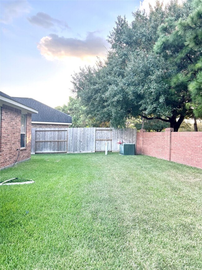 Building Photo - 26418 Meadow Dawn Ln