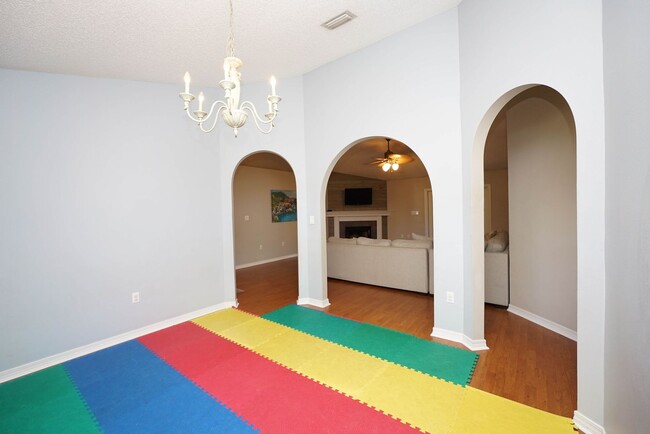 Building Photo - Silver Oaks Community