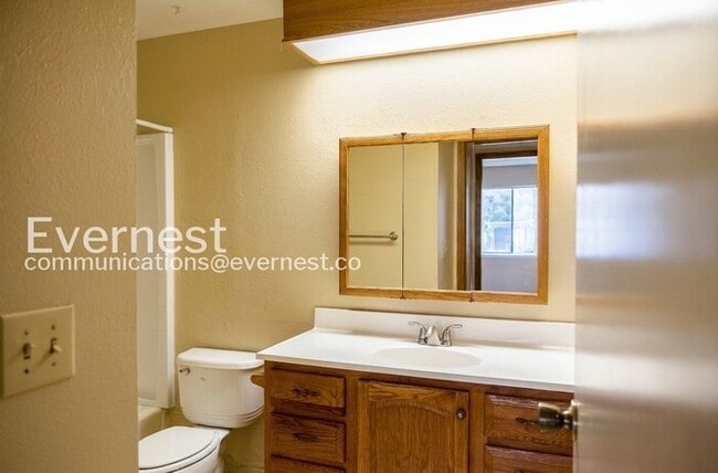 Building Photo - Affordable 2 Bedroom at Knollwood Condominiums Near Buckley!