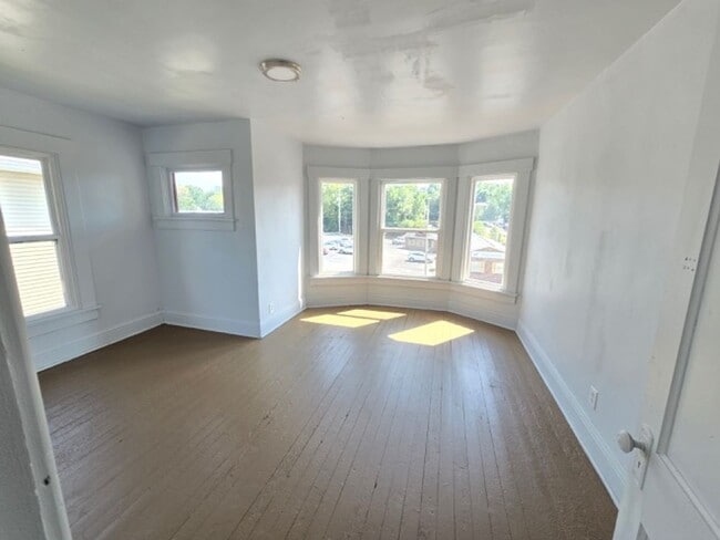 Building Photo - 408 E Market St