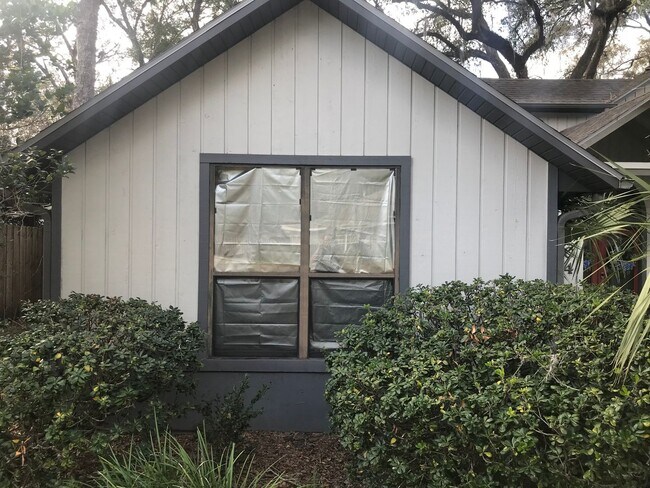 Building Photo - Beautifully Renovated Home in The Reserve!
