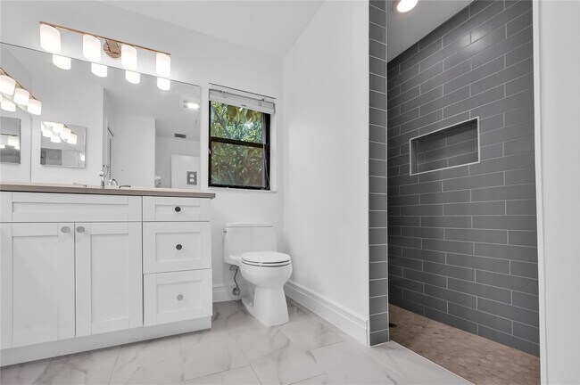 Building Photo - 7619 Silver Woods Ct