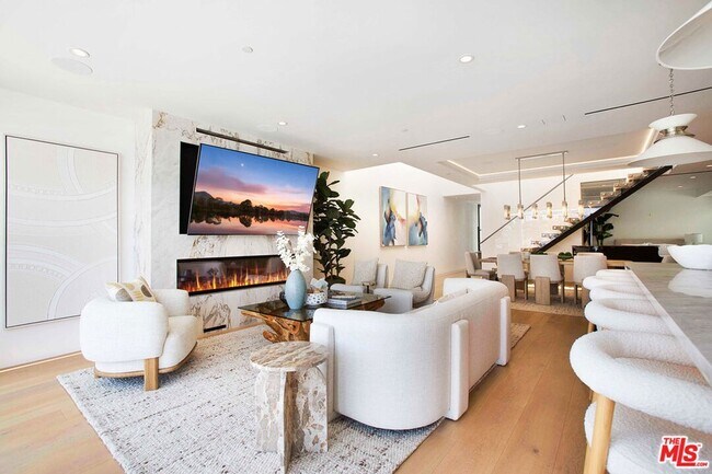 Building Photo - 642 Via Lido Nord