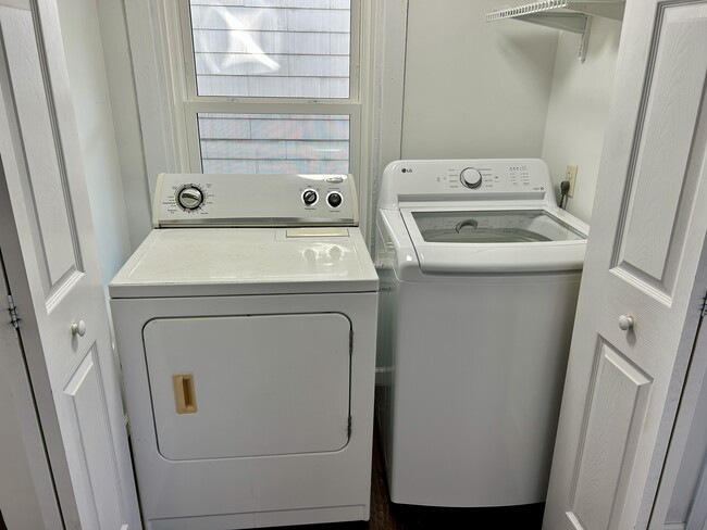 Laundry Closet - 976 E Market St