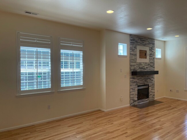 Building Photo - Well maintained 3bd Issaquah Highlands Tow...